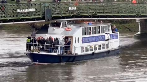 boat hitting hammersmith bridge